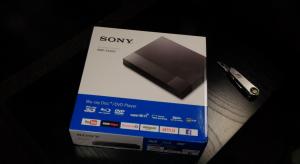 Video: Unboxing the Sony BDP-S5500 Blu-ray Player