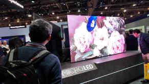 CES VIDEO: Samsung Stand Tour