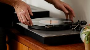 Vinyl outselling CDs in the US RIAA report shows
